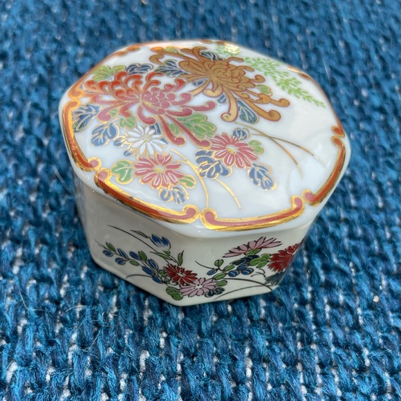 SHIBATA Japan Porcelain Miniature Octagon Trinket Box with Lid - Picture 1 of 6